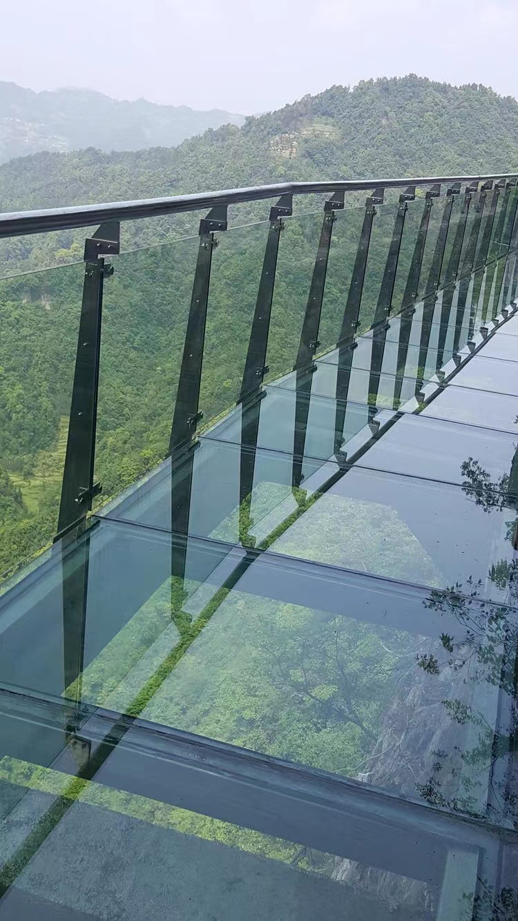 玻璃栈道最新论述，探索前沿技术与旅游体验的新境界